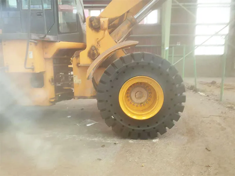 یک کارخانه شیشه در برزیل از لاستیک های جامد 23.5-25 استفاده می کند یک کارخانه شیشه در برزیل از لاستیک های جامد 23.5-25 استفاده می کند